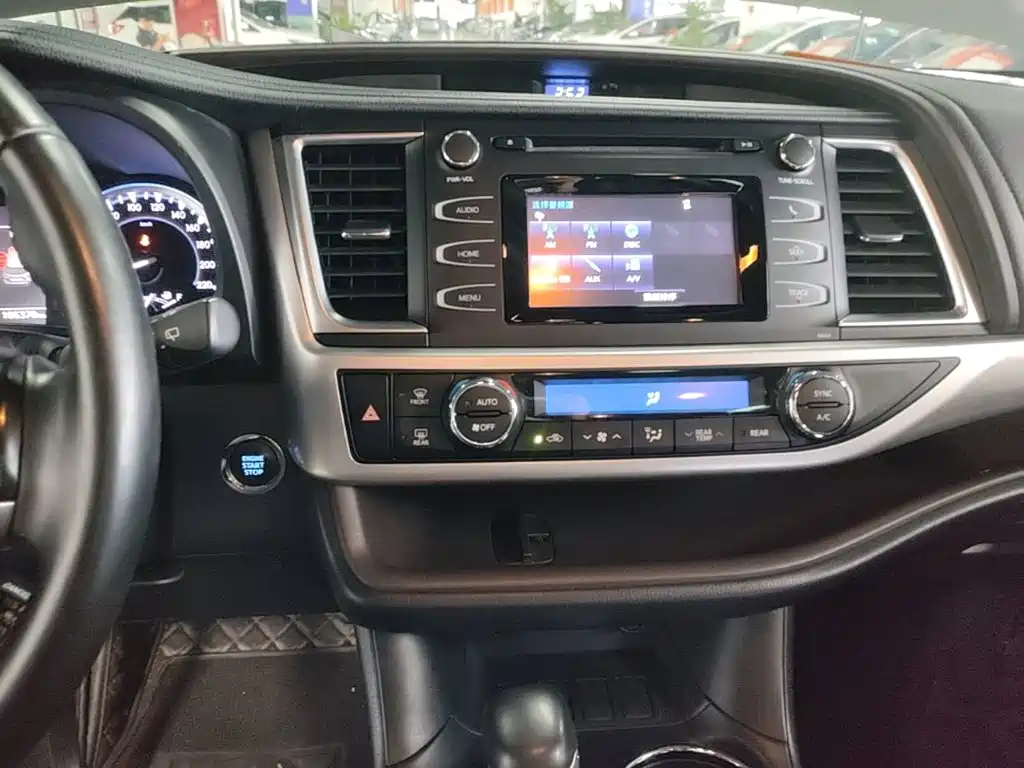Toyota Highlander — фото 13