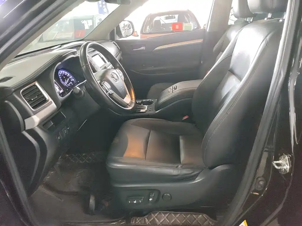 Toyota Highlander — фото 15