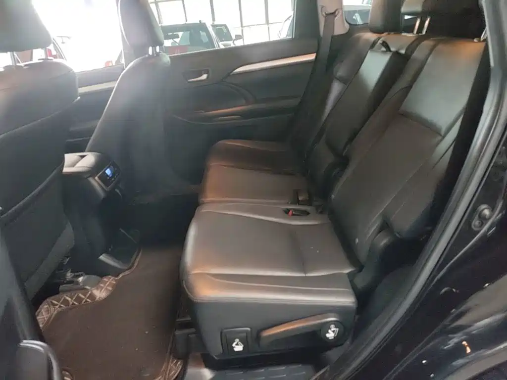 Toyota Highlander — фото 17