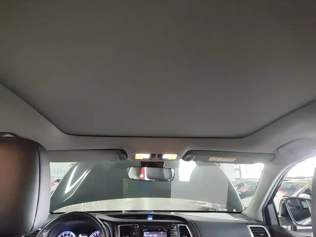 Toyota Highlander — фото 18