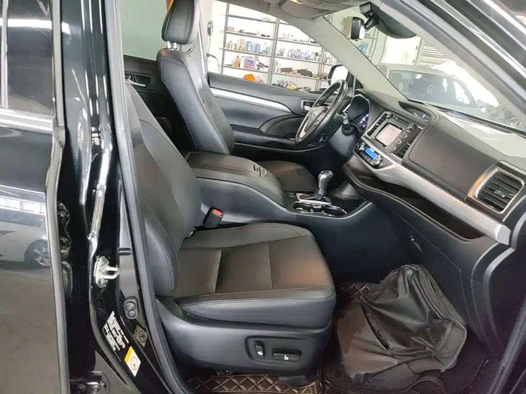 Toyota Highlander — фото 25