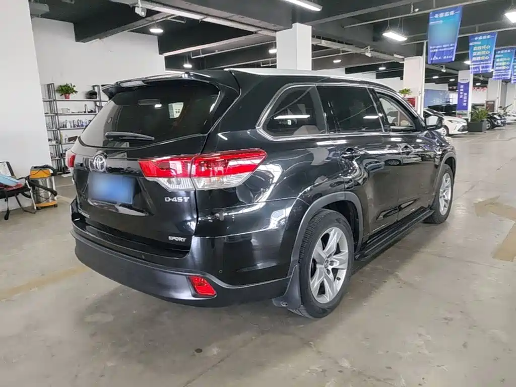 Toyota Highlander — фото 7