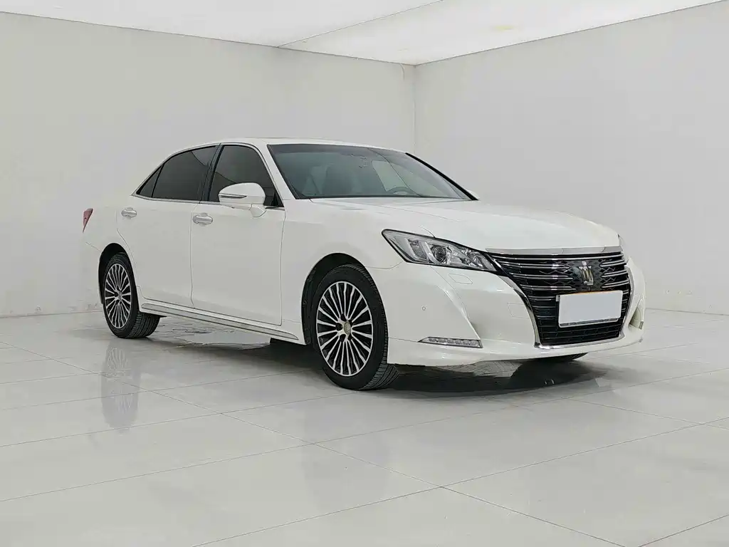 Toyota Crown — фото 2