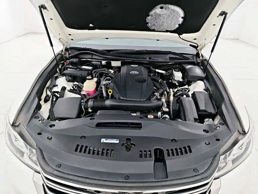 Toyota Crown — фото 18