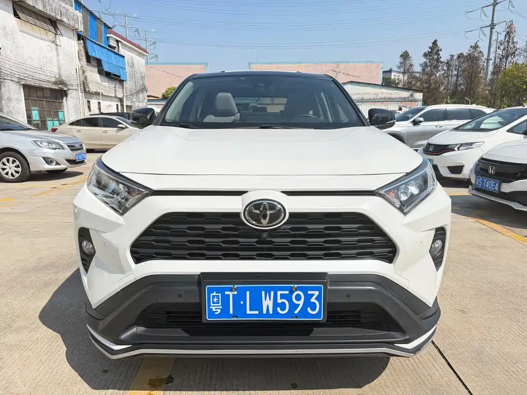 Toyota RAV4 — фото 2