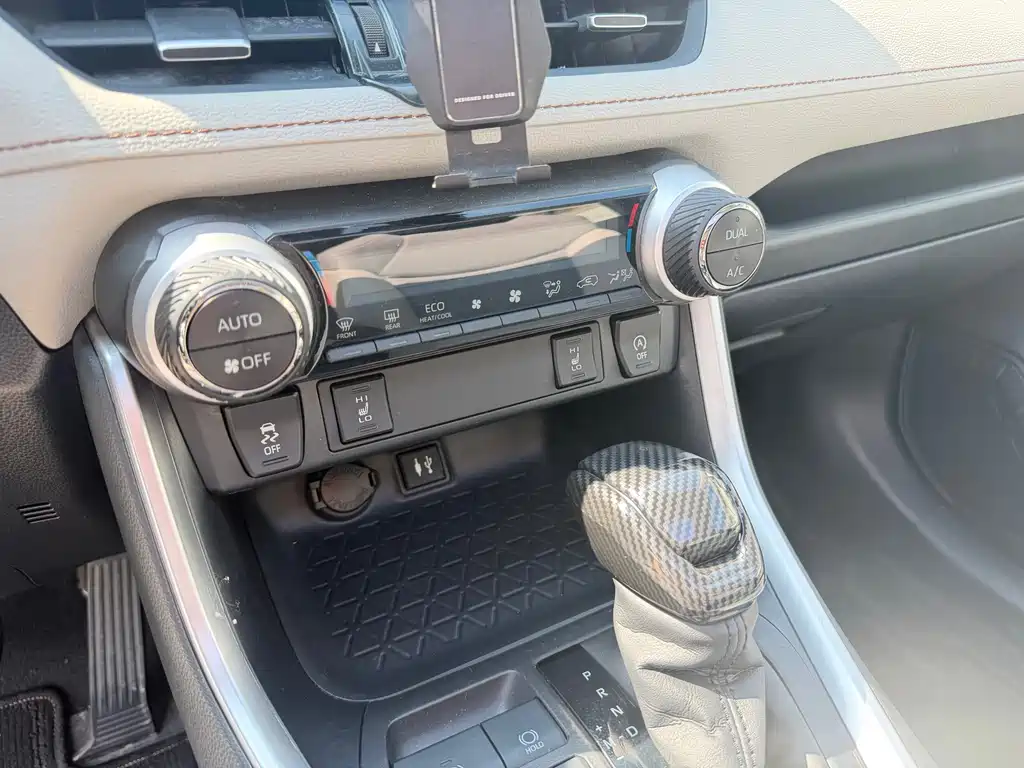 Toyota RAV4 — фото 14