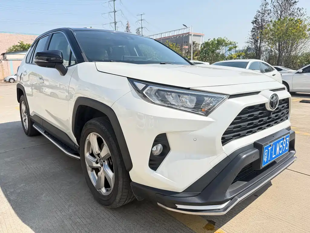 Toyota RAV4 — фото 3