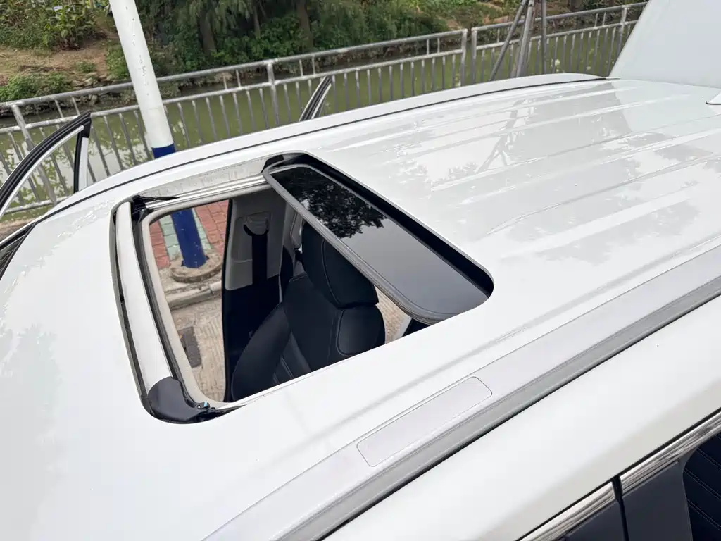 Toyota RAV4 — фото 11