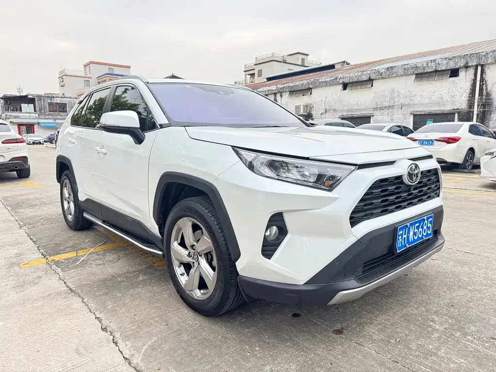 Toyota RAV4 — фото 3
