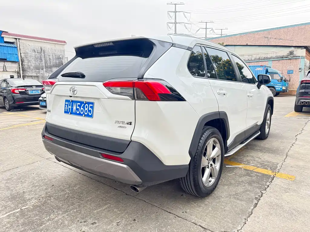 Toyota RAV4 — фото 4