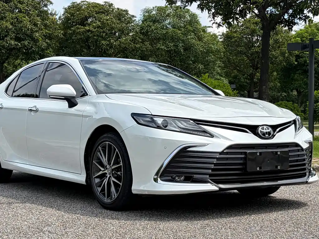Toyota Camry — фото 3