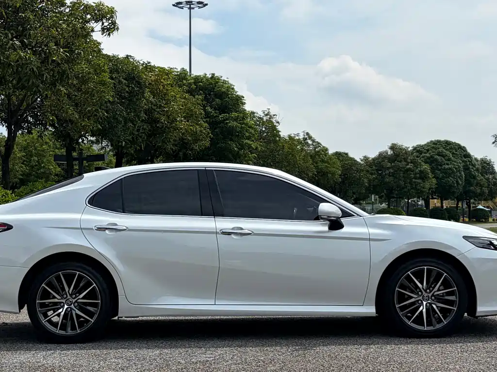 Toyota Camry — фото 7