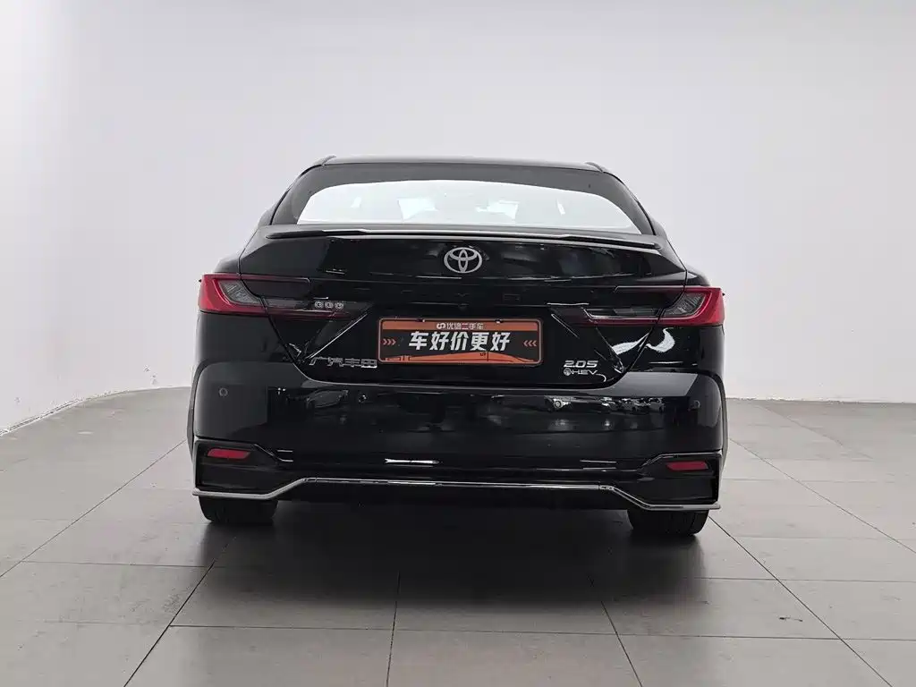 Toyota Camry — фото 4