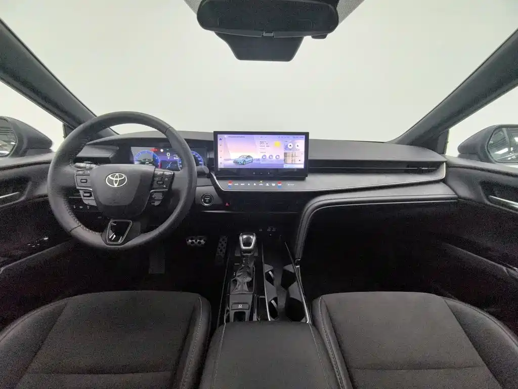 Toyota Camry — фото 5