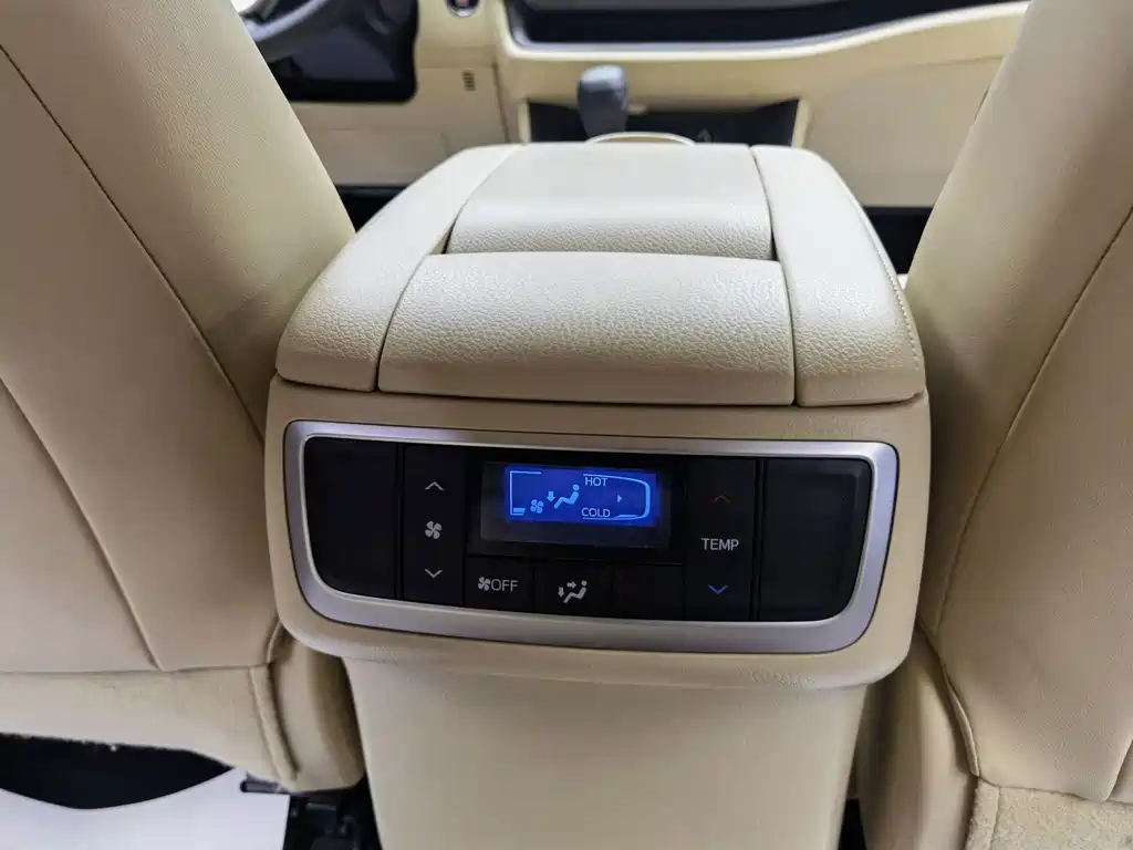 Toyota Highlander — фото 15