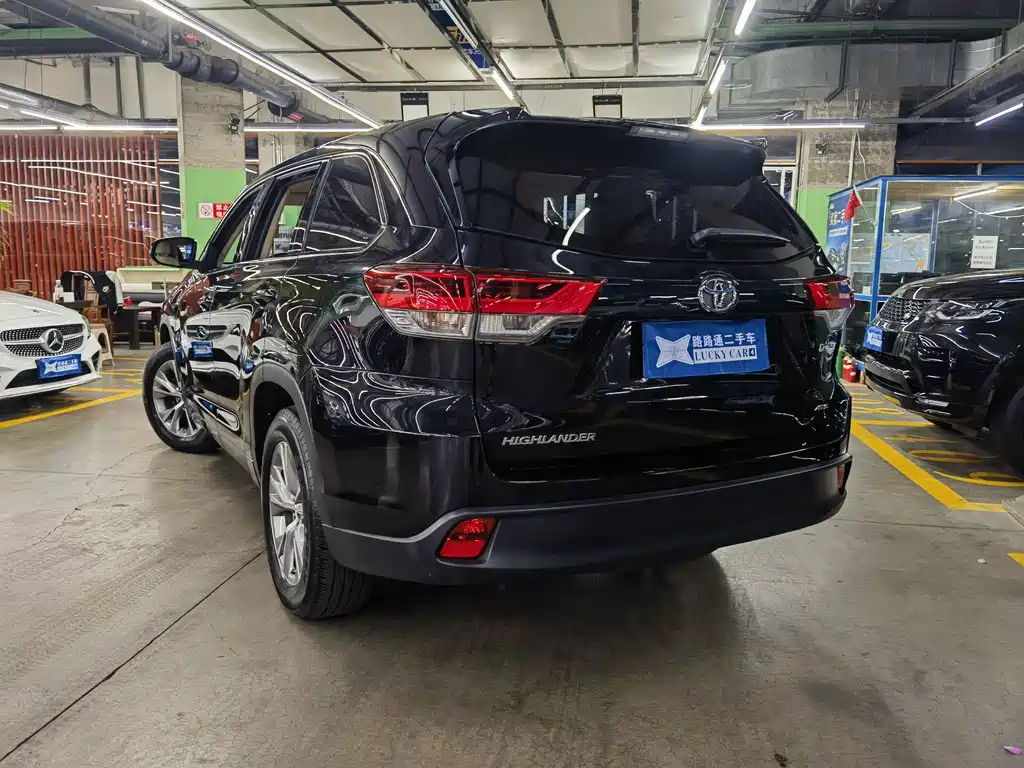 Toyota Highlander — фото 4