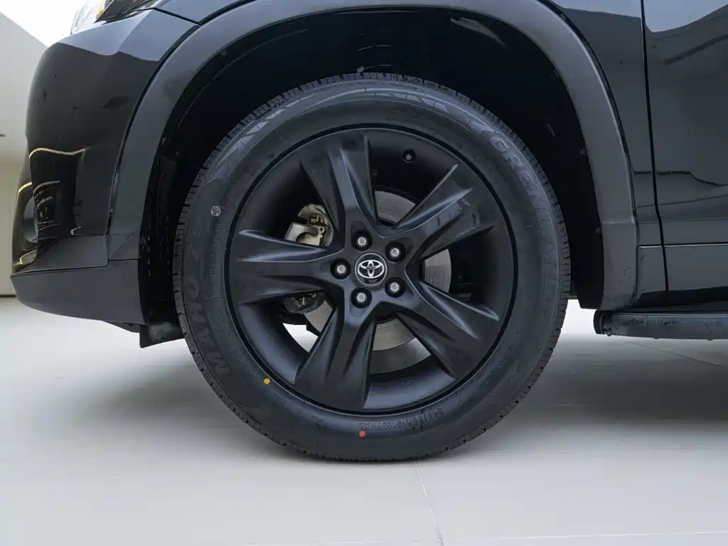 Toyota Highlander — фото 11