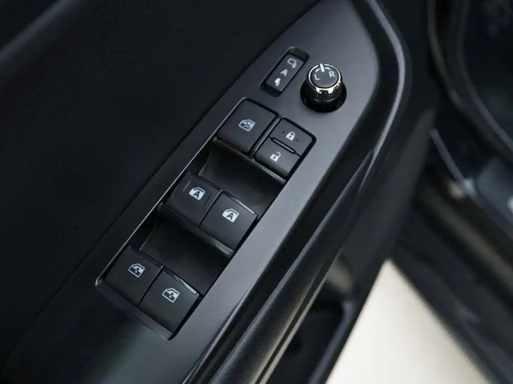 Toyota Highlander — фото 14