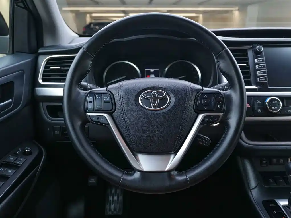 Toyota Highlander — фото 20