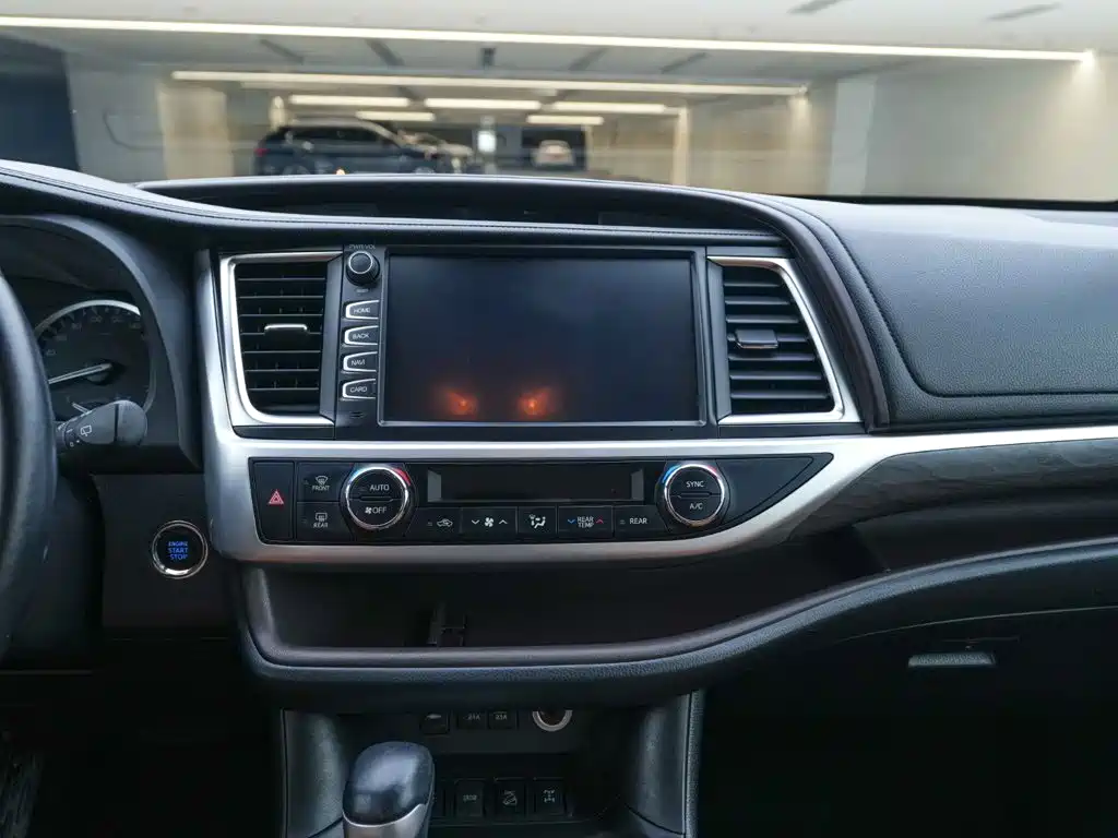 Toyota Highlander — фото 21