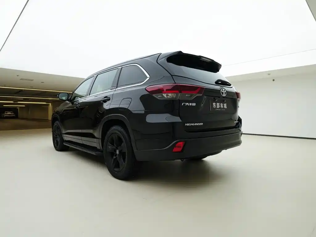 Toyota Highlander — фото 5