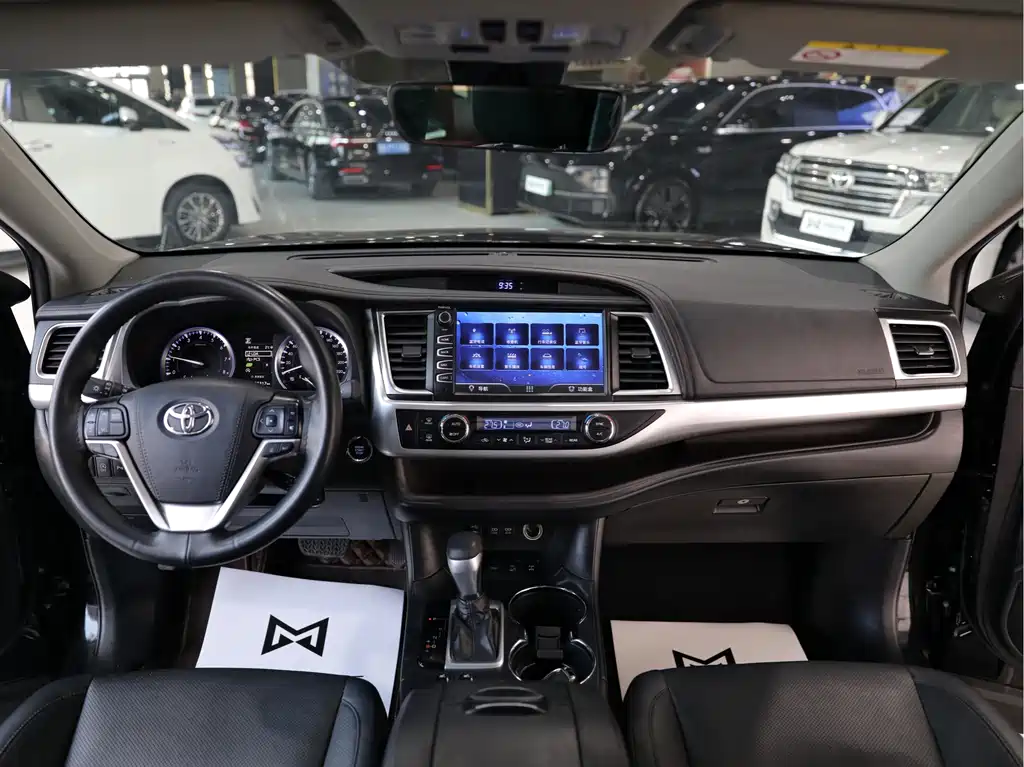 Toyota Highlander — фото 11
