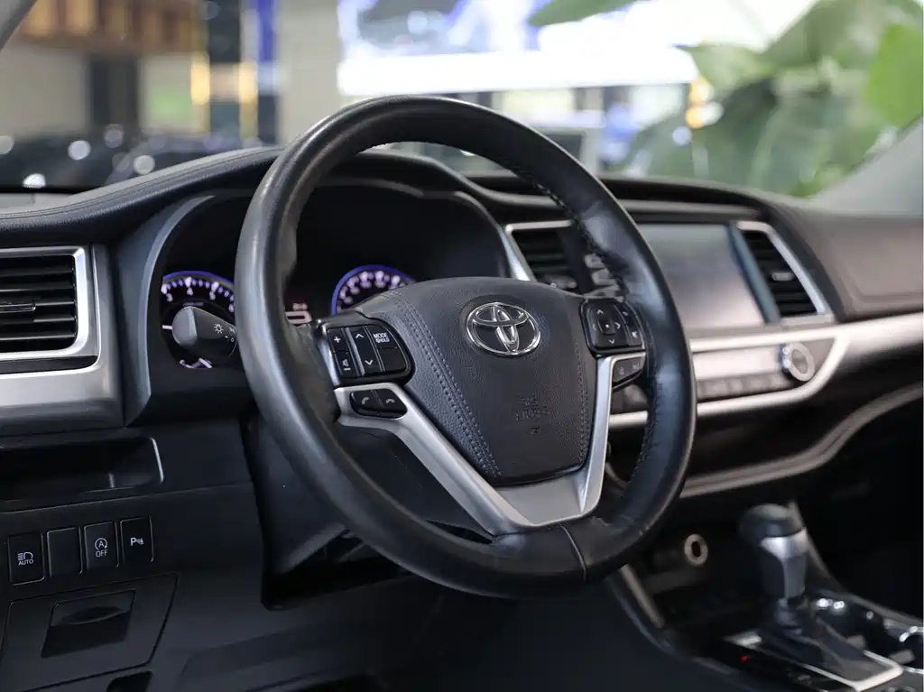 Toyota Highlander — фото 7
