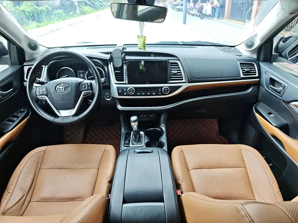 Toyota Highlander — фото 13