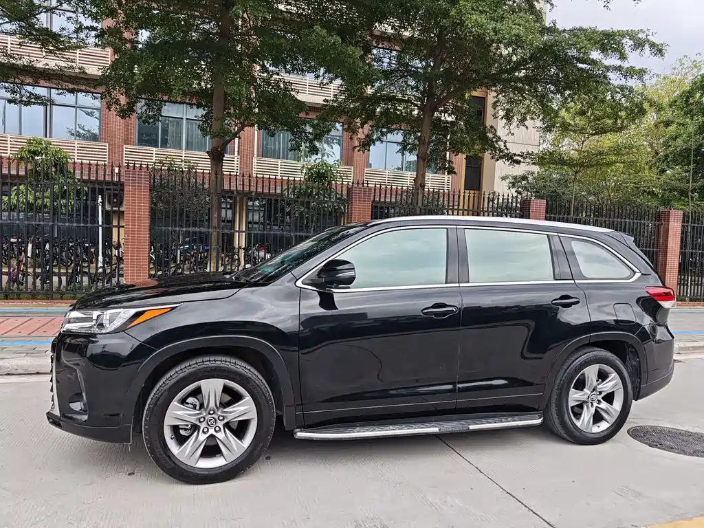 Toyota Highlander — фото 4