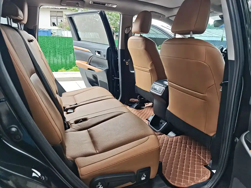 Toyota Highlander — фото 10