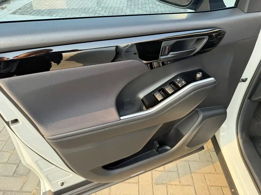 Toyota Highlander — фото 17