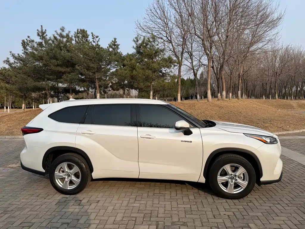 Toyota Highlander — фото 6