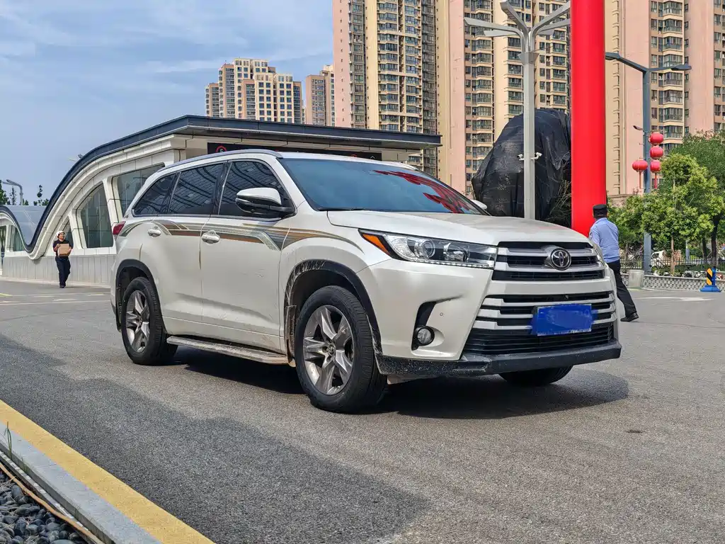 Toyota Highlander — фото 3