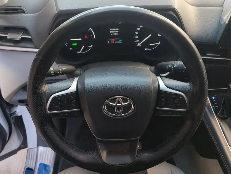 Toyota Sienna — фото 15