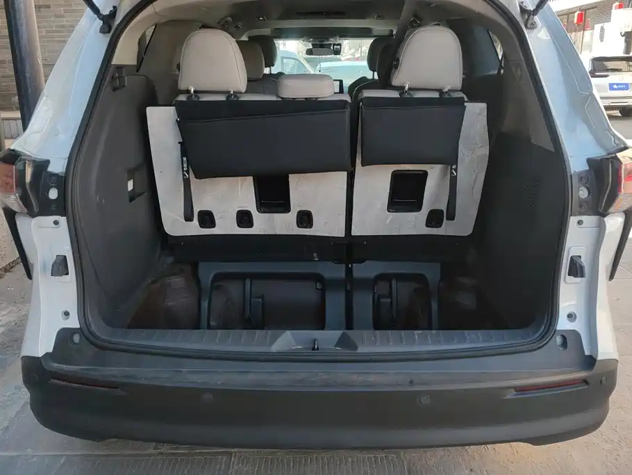 Toyota Sienna — фото 4