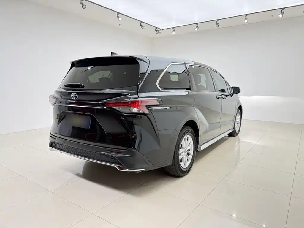 Toyota Granvia — фото 14