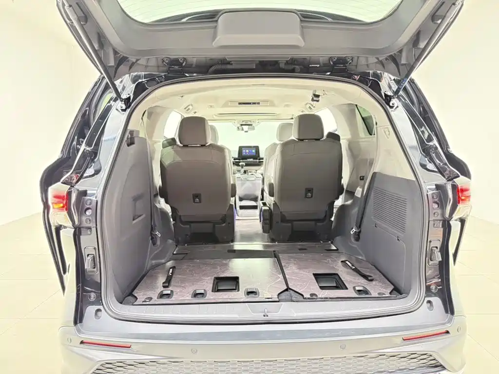 Toyota Granvia — фото 15