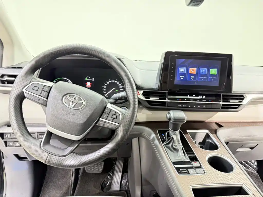 Toyota Granvia — фото 18