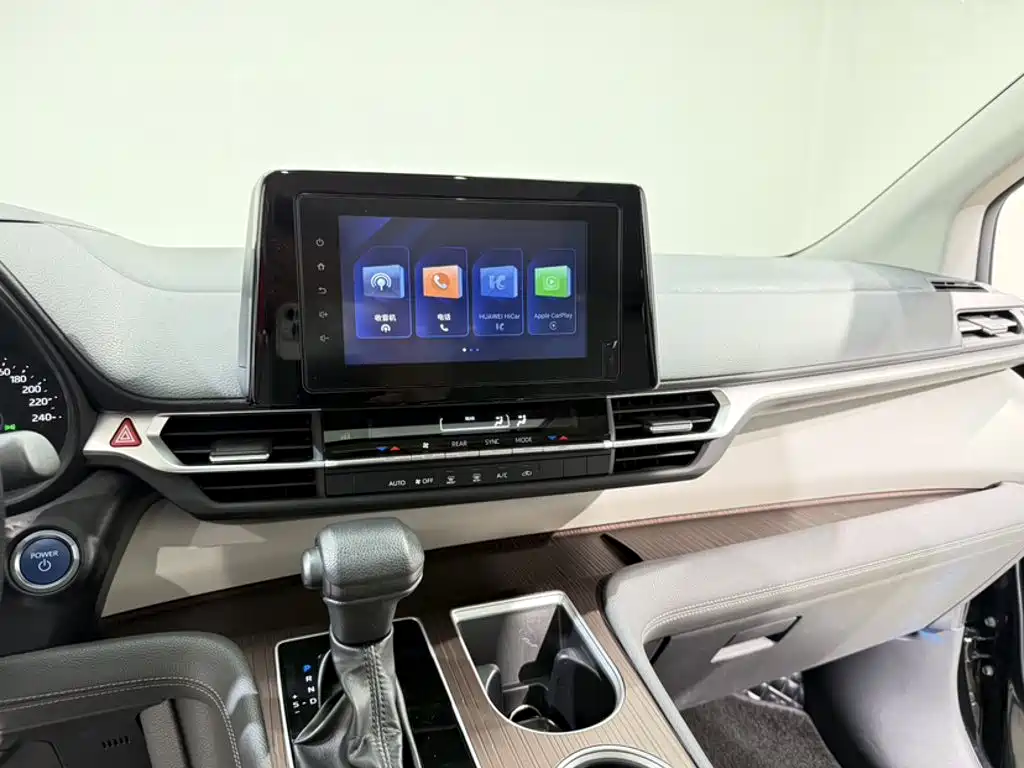 Toyota Granvia — фото 19