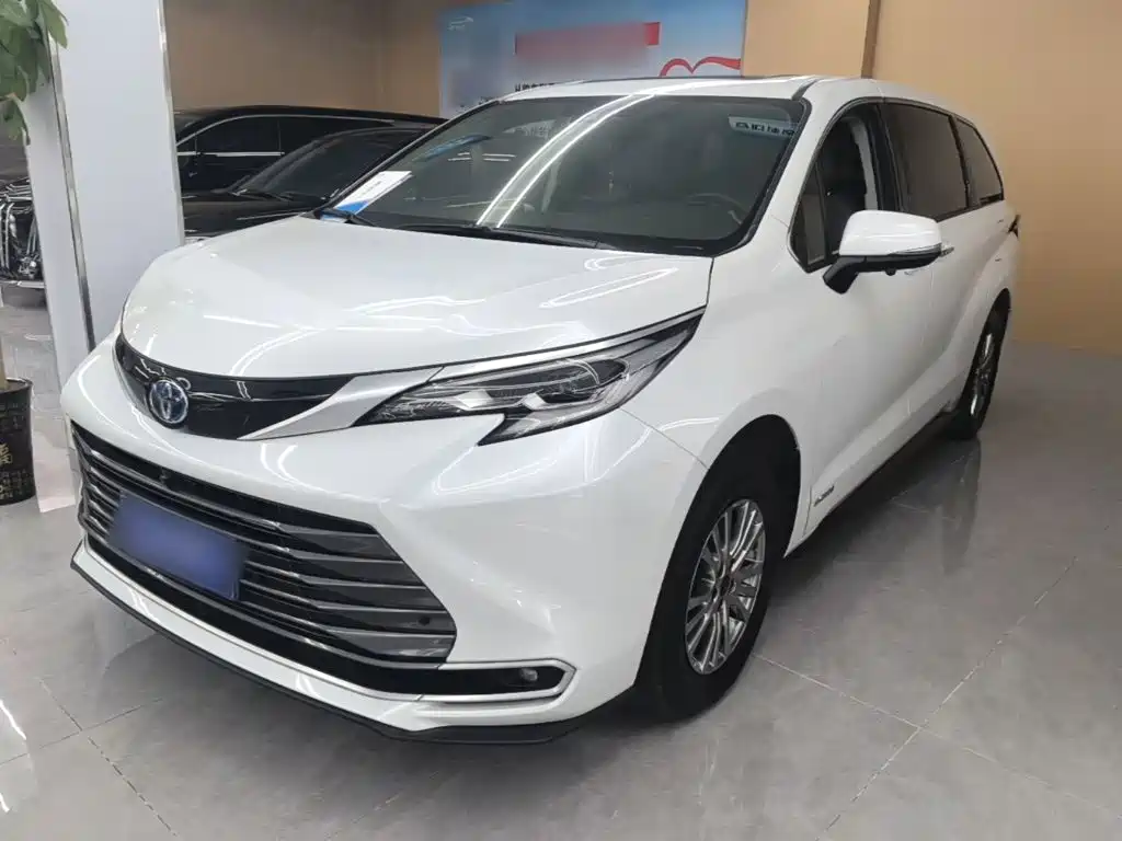 Toyota Sienna — фото 2