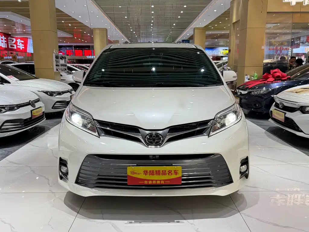 Toyota Sienna — фото 2