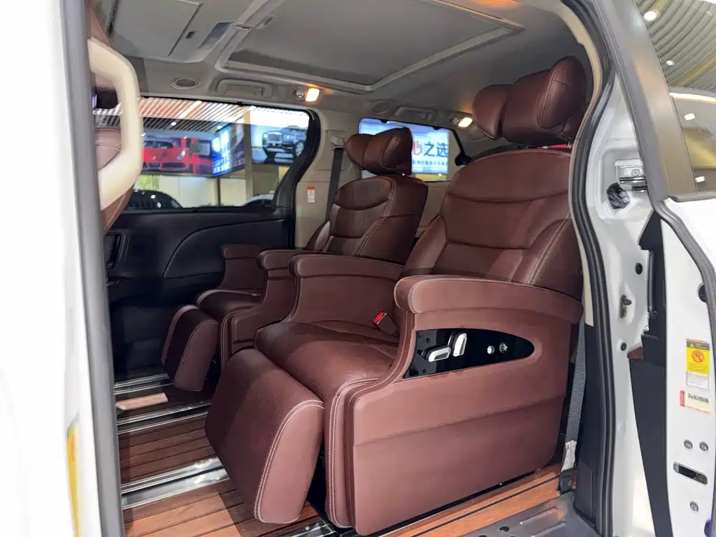 Toyota Sienna — фото 13