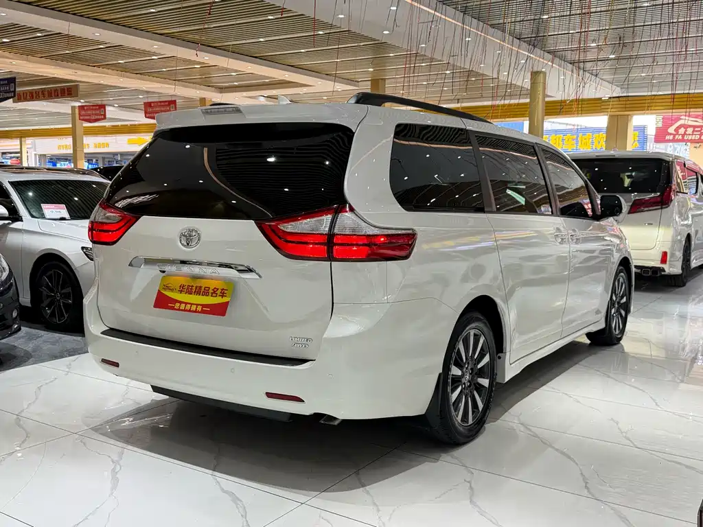 Toyota Sienna — фото 6