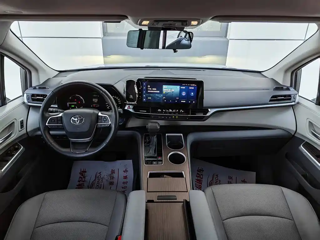 Toyota Granvia — фото 5