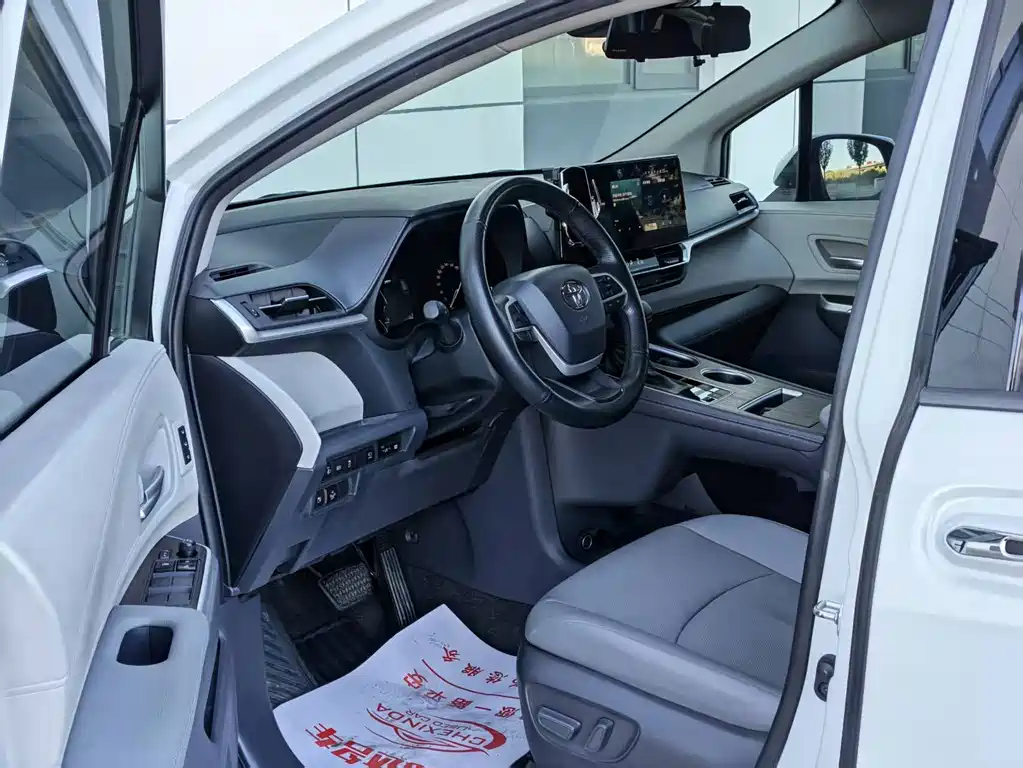 Toyota Granvia — фото 6