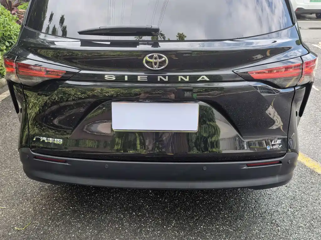 Toyota Sienna — фото 5