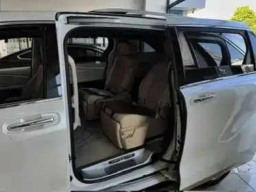 Toyota Granvia — фото 4