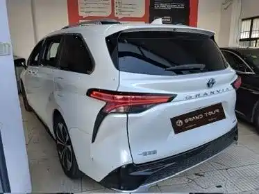 Toyota Granvia — фото 6