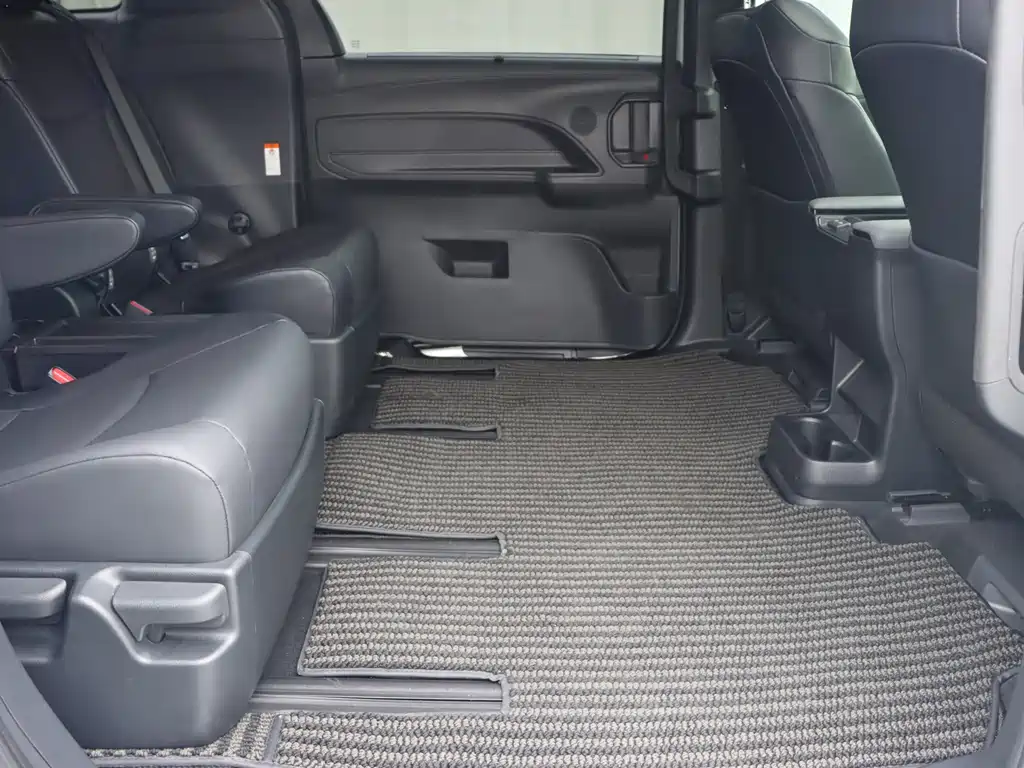 Toyota Granvia — фото 13