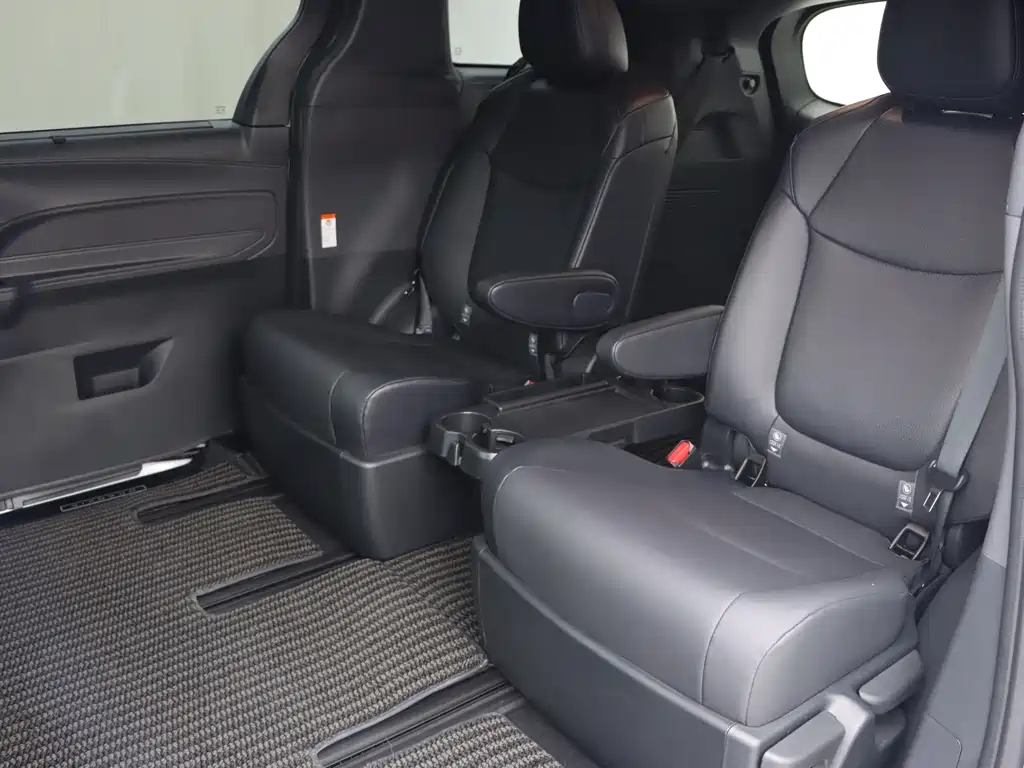 Toyota Granvia — фото 15